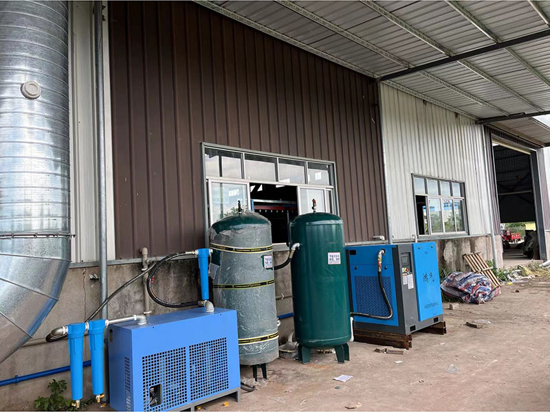 螺杆式空压机油安全阀经常冲开原因是什么呢？如何处理呢？